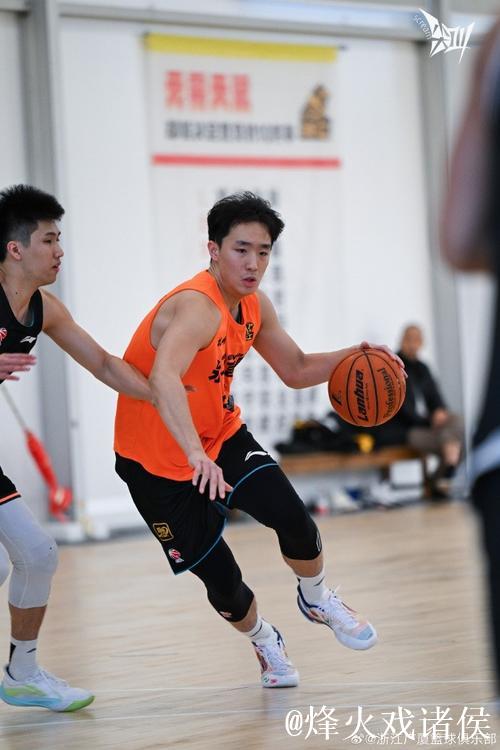 广厦男篮社媒分享青年队图集：U19决赛阶段将于12月20日进行