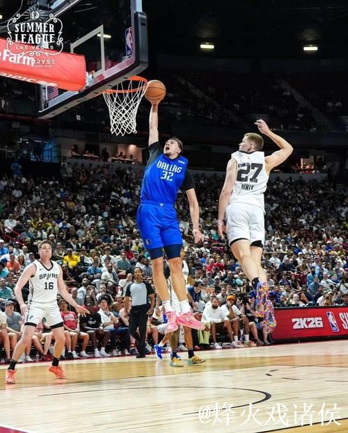 弗拉格左手突破上篮打进,首节已经7中5拿到14分2篮板2助攻 弗拉格左手突破上篮打进,首节已经7中5拿到14分2篮板2助攻